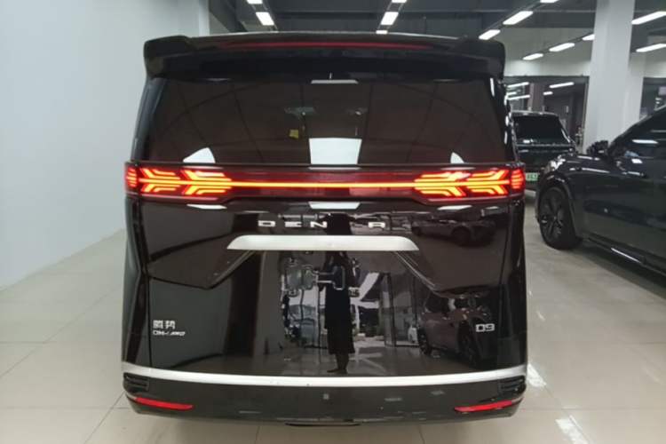 Used Denza D9 2022 DM-i 970 Four-Wheel Drive Prestige Model Rear