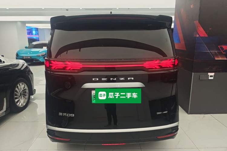 Used Denza D9 2022 DM-i 970 Four-Wheel Drive Flagship Model Rear