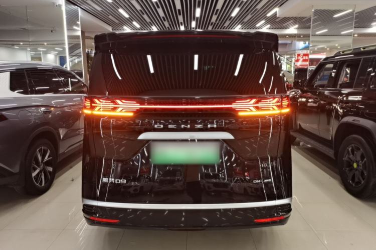 Used Denza D9 2022 DM-i 970 Four-Wheel Drive Prestige Model Rear