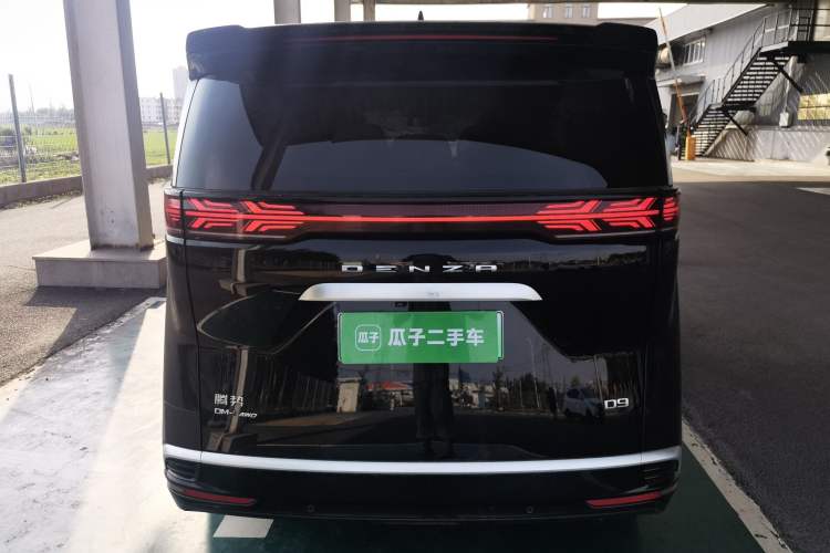 Used Denza D9 2022 DM-i 970 Four-Wheel Drive Flagship Model Rear