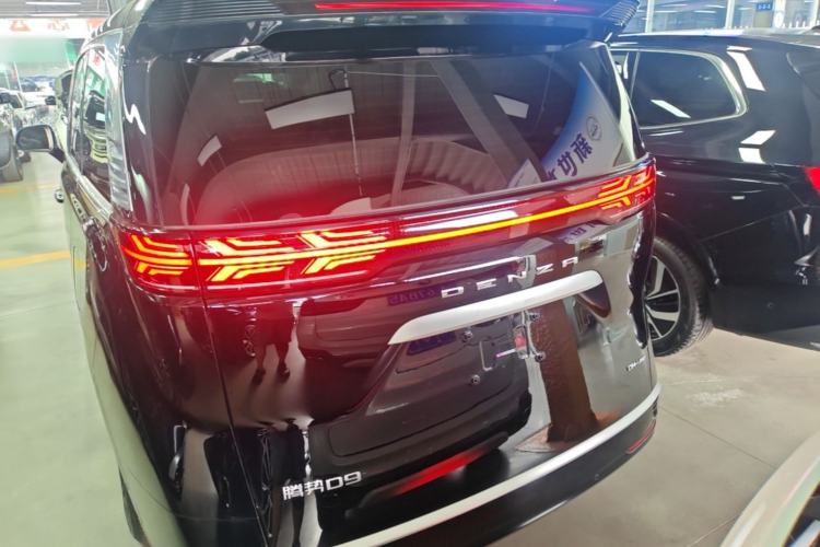Used Denza D9 2022 DM-i 970 Four-Wheel Drive Flagship Model Rear