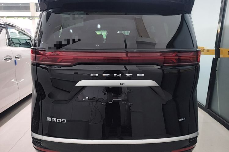 Used Denza D9 2022 DM-i 1040 Prestige Model Rear