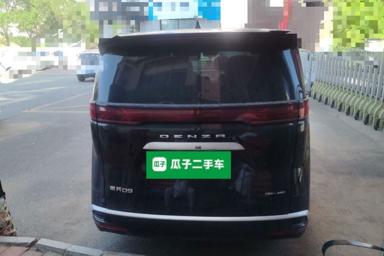 Used Denza D9 2022 DM-i 970 Four-Wheel Drive Prestige Model Rear