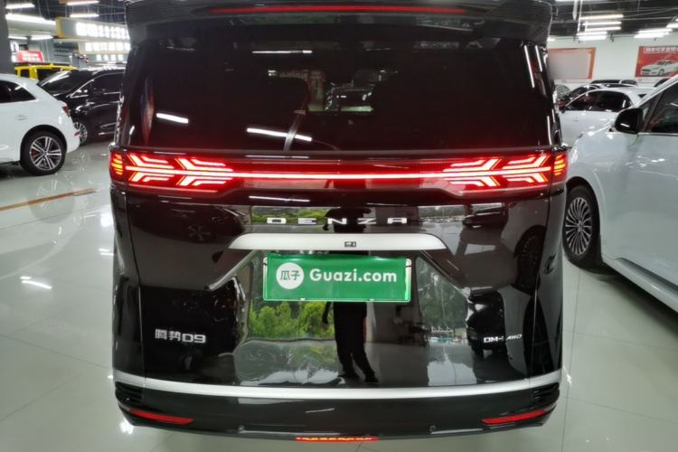 Used Denza D9 2022 DM-i 970 Four-Wheel Drive Flagship Model Rear