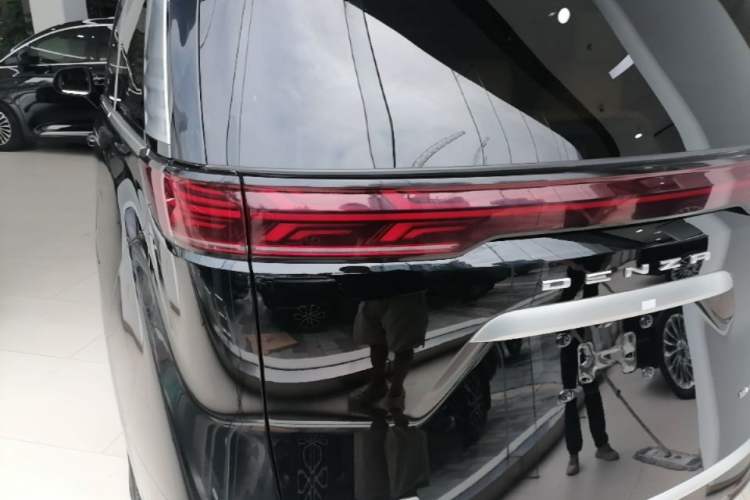 Used Denza D9 2022 DM-i 970 Four-Wheel Drive Prestige Model Rear Left 45 Deg