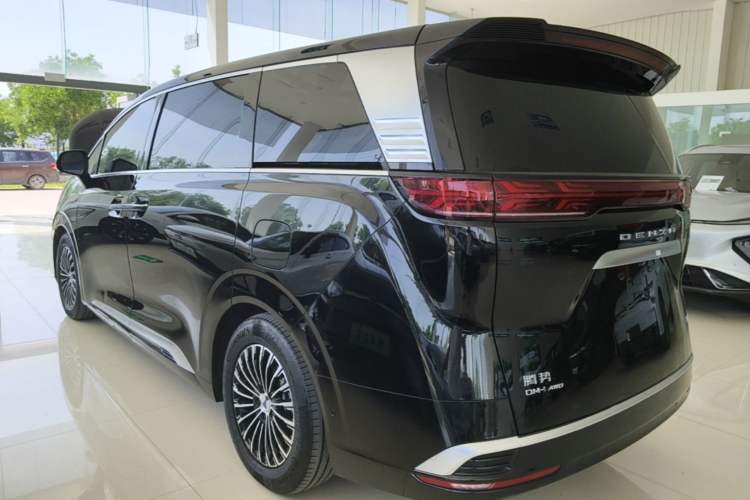 Used Denza D9 2022 DM-i 970 Four-Wheel Drive Flagship Model Rear Left 45 Deg
