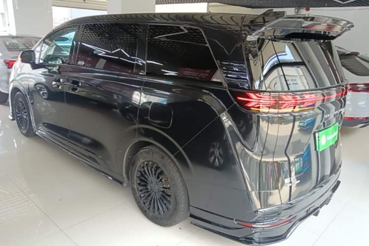 Used Denza D9 2022 DM-i 970 Four-Wheel Drive Prestige Model Rear Left 45 Deg