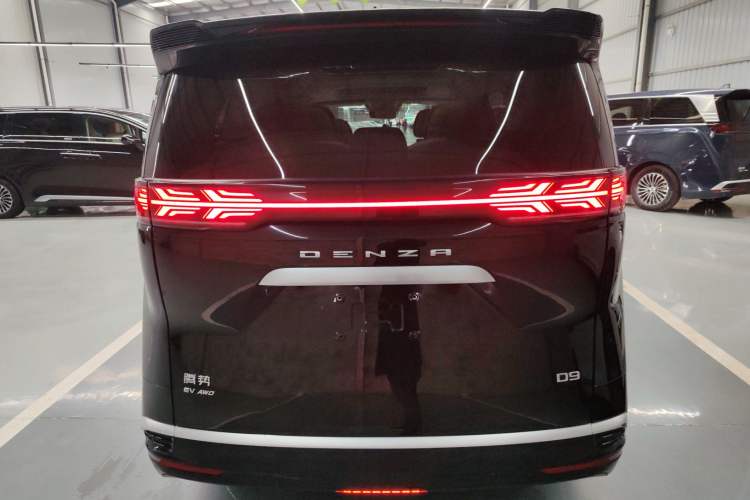 Used Denza D9 2022 EV 600 Four-Wheel Drive Flagship Model Rear