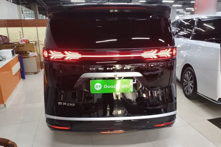 Used Denza D9 2022 DM-i 970 Four-Wheel Drive Flagship Model Rear