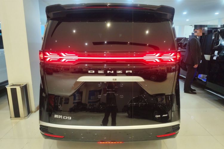 Used Denza D9 2022 DM-i 970 Four-Wheel Drive Flagship Model Rear