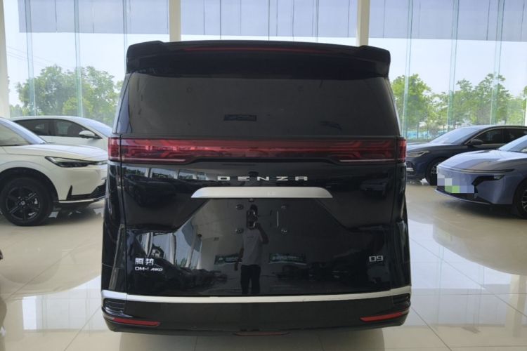 Used Denza D9 2022 DM-i 970 Four-Wheel Drive Flagship Model Rear