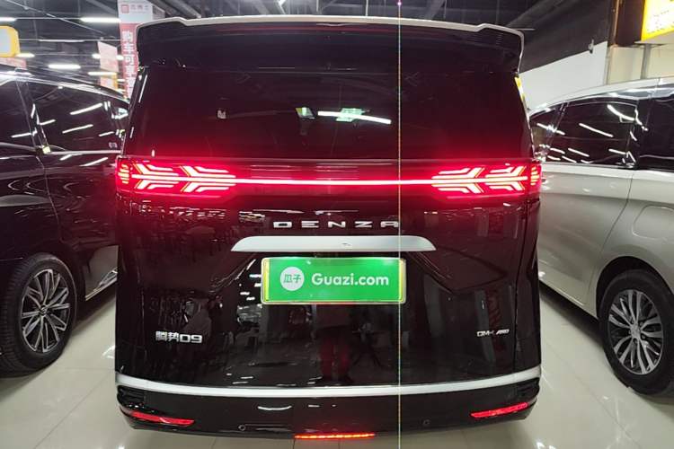 Used Denza D9 2022 DM-i 970 Four-Wheel Drive Prestige Model Rear
