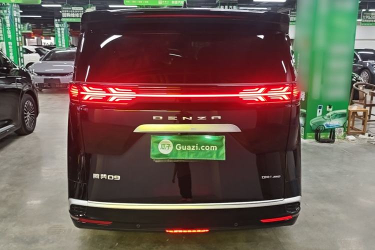 Used Denza D9 2022 DM-i 970 Four-Wheel Drive Flagship Model Rear