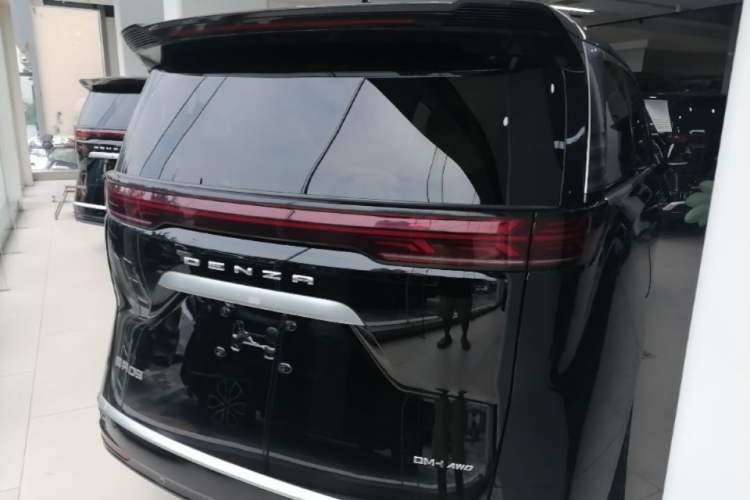 Used Denza D9 2022 DM-i 970 Four-Wheel Drive Prestige Model Rear Right 45 Deg