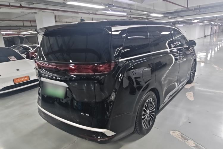 Used Denza D9 2022 EV 600 Four-Wheel Drive Flagship Model Rear Right 45 Deg
