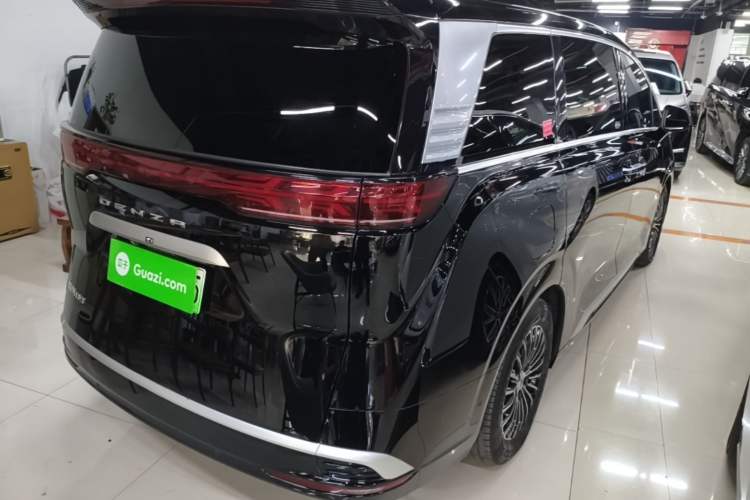 Used Denza D9 2022 DM-i 970 Four-Wheel Drive Flagship Model Rear Right 45 Deg