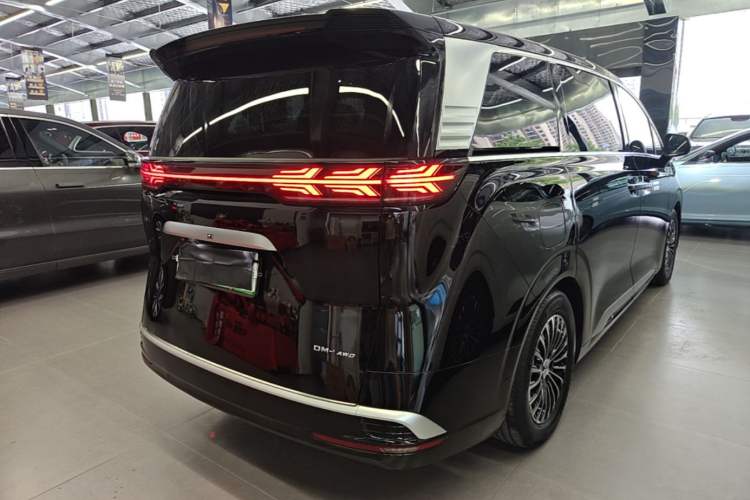 Used Denza D9 2022 DM-i 970 Four-Wheel Drive Flagship Model Rear Right 45 Deg