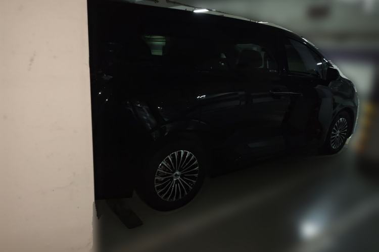 Used Denza D9 2022 DM-i 970 Four-Wheel Drive Flagship Model Rear Right 45 Deg