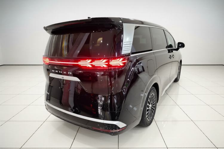 Used Denza D9 2022 EV 620 Prestige Model Rear Right 45 Deg