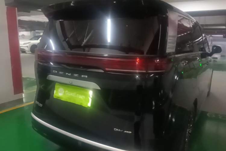 Used Denza D9 2022 DM-i 970 Four-Wheel Drive Flagship Model Rear Right 45 Deg