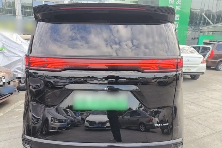 Used Denza D9 2022 DM-i 970 Four-Wheel Drive Prestige Model Rear