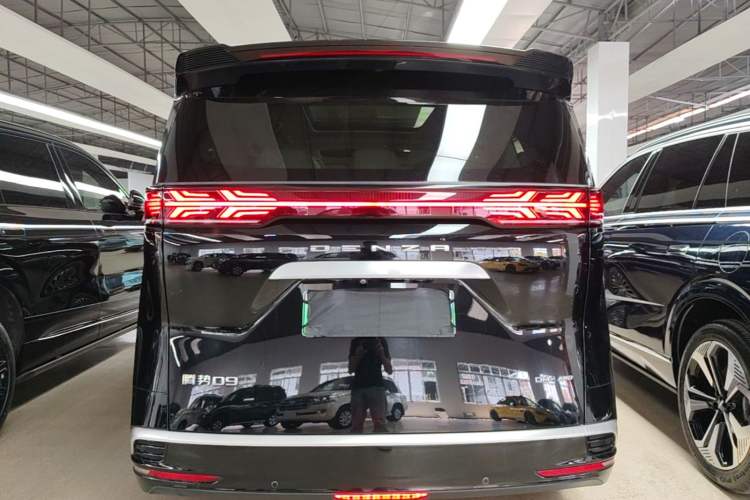 Used Denza D9 2022 DM-i 970 Four-Wheel Drive Flagship Model Rear