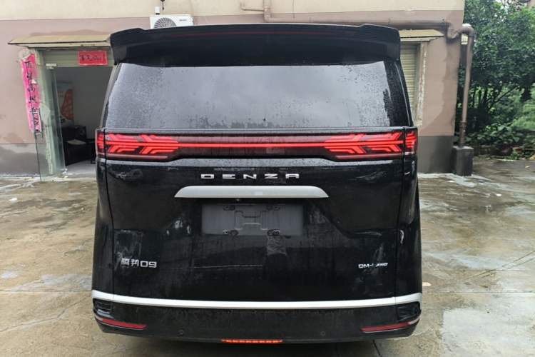 Used Denza D9 2022 DM-i 970 Four-Wheel Drive Flagship Model Rear
