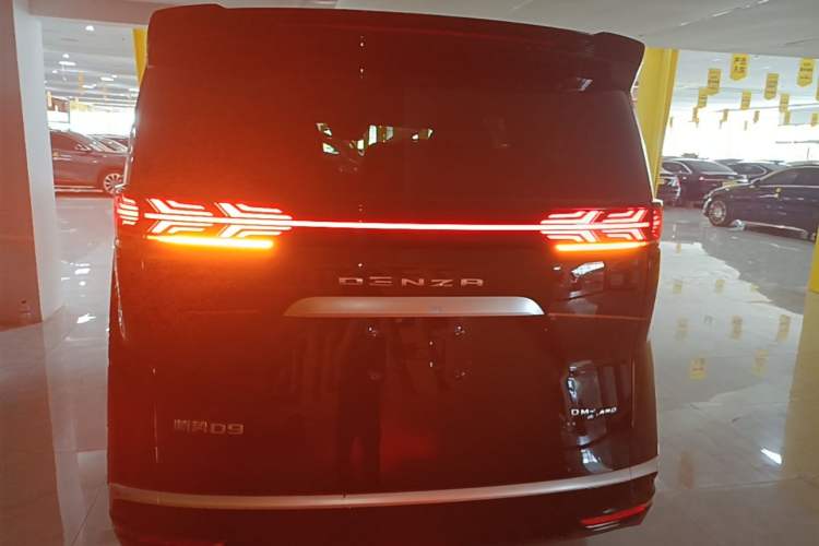 Used Denza D9 2022 DM-i 970 Four-Wheel Drive Flagship Model Rear