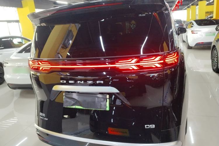 Used Denza D9 2022 DM-i 970 Four-Wheel Drive Prestige Model Rear