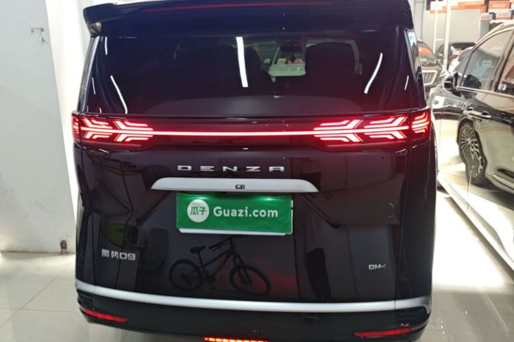 Used Denza D9 2022 DM-i 1040 Prestige Model Rear
