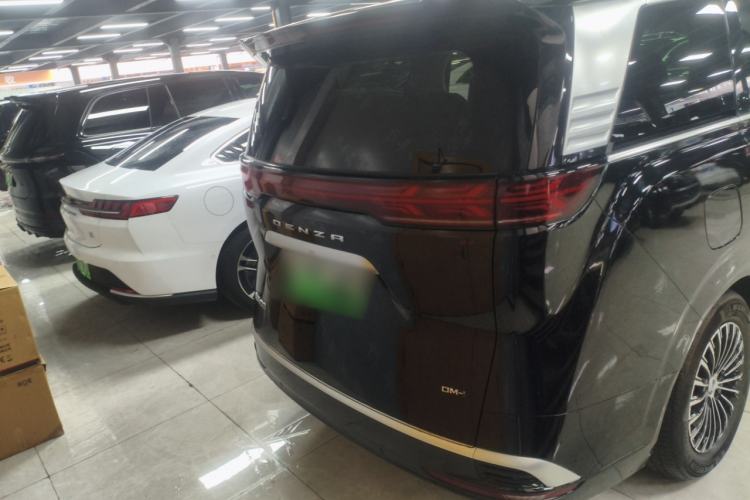Used Denza D9 2022 DM-i 1040 Prestige Model Rear