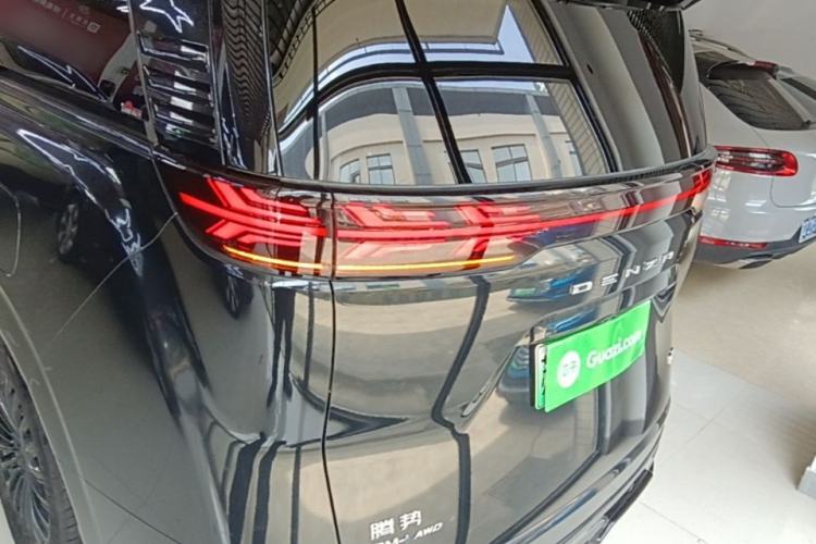 Used Denza D9 2022 DM-i 970 Four-Wheel Drive Prestige Model Rear