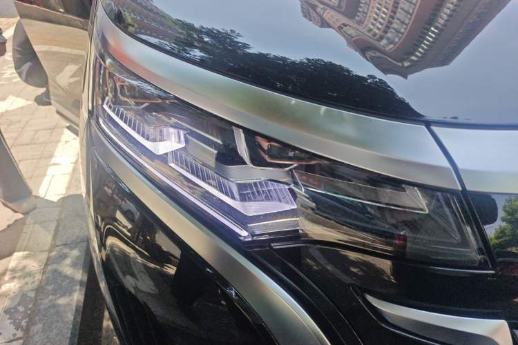 Used Denza D9 2022 DM-i 1040 Prestige Model Right Front Headlight
