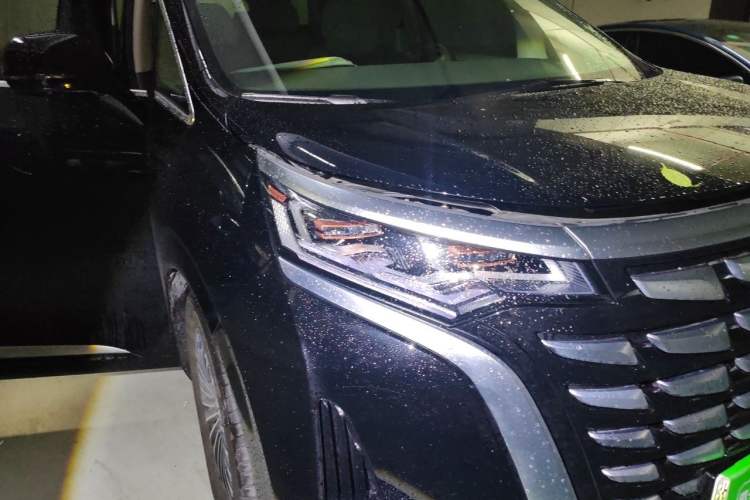 Used Denza D9 2022 DM-i 1040 Prestige Model Right Front Headlight