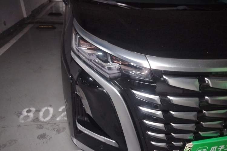 Used Denza D9 2022 DM-i 970 Four-Wheel Drive Prestige Model Right Front Headlight