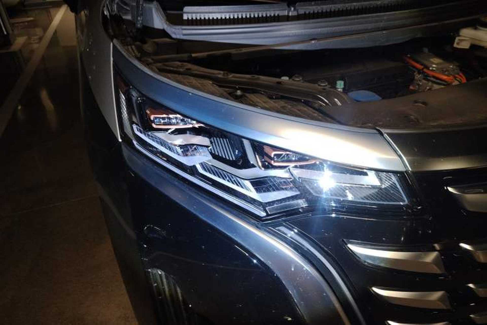 Used Denza D9 2022 DM-i 970 Four-Wheel Drive Prestige Model Right Front Headlight