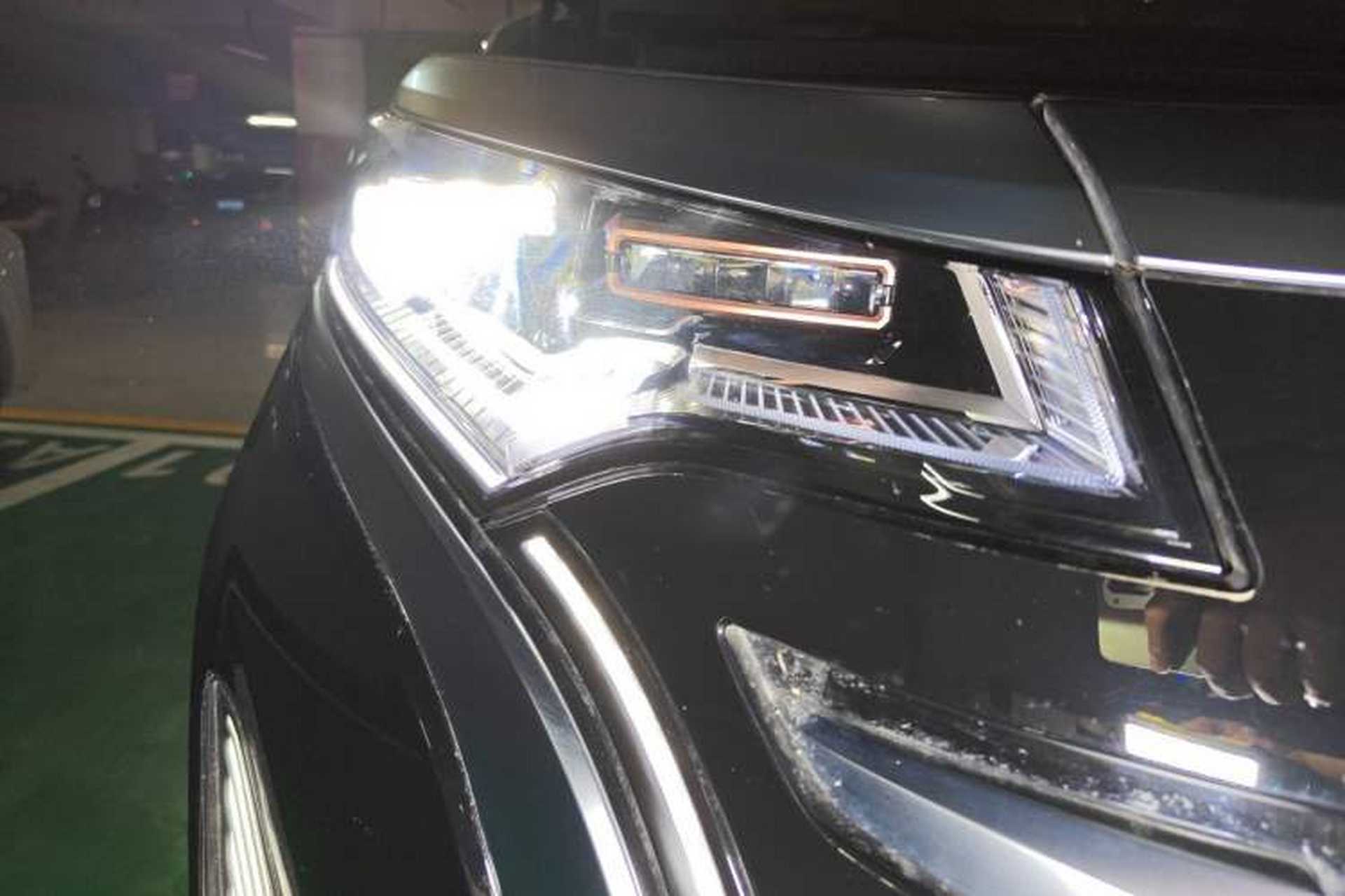 Used Denza D9 2022 DM-i 970 Four-Wheel Drive Prestige Model Right Front Headlight