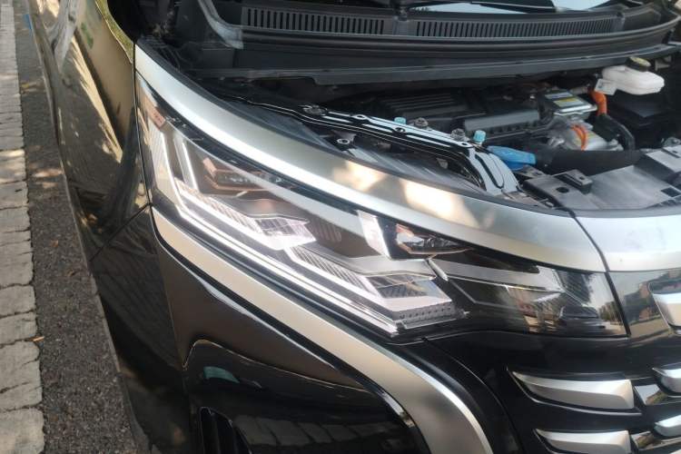 Used Denza D9 2022 DM-i 945 Luxury Model Right Front Headlight