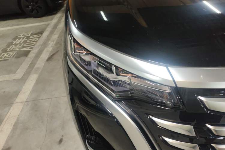 Used Denza D9 2022 DM-i 970 Four-Wheel Drive Flagship Model Right Front Headlight
