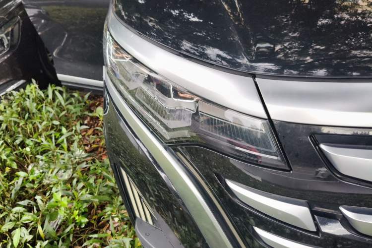 Used Denza D9 2022 DM-i 1040 Prestige Model Right Front Headlight