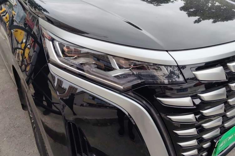 Used Denza D9 2022 DM-i 970 Four-Wheel Drive Flagship Model Right Front Headlight