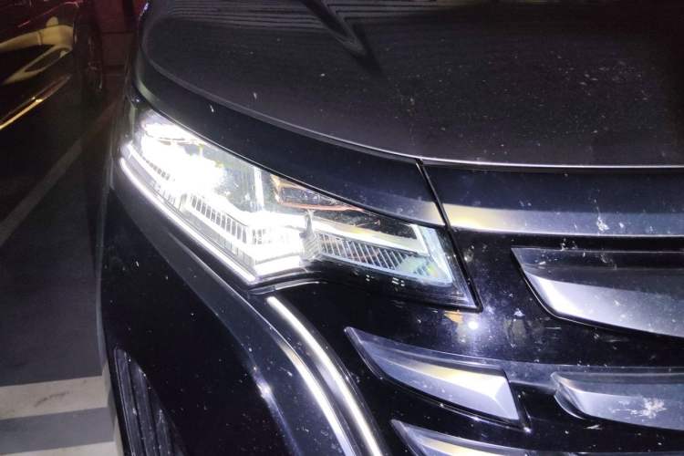 Used Denza D9 2022 DM-i 970 Four-Wheel Drive Prestige Model Right Front Headlight