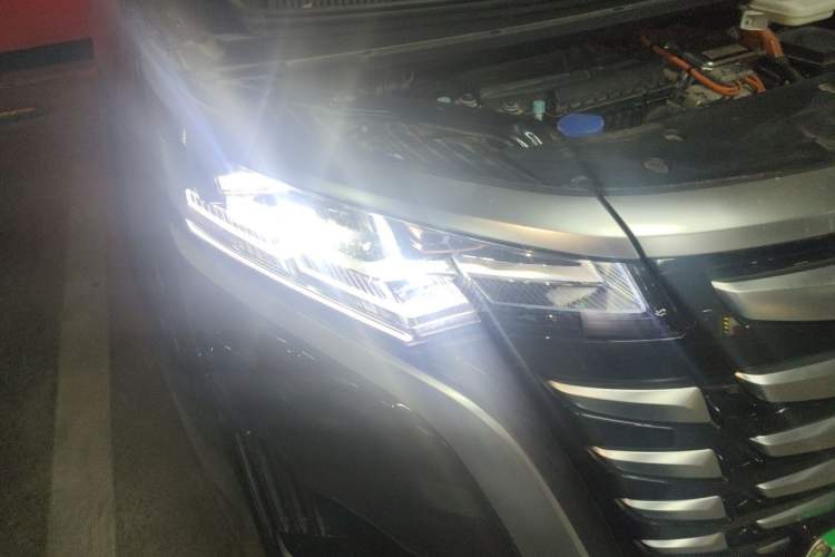 Used Denza D9 2022 DM-i 1040 Prestige Model Right Front Headlight