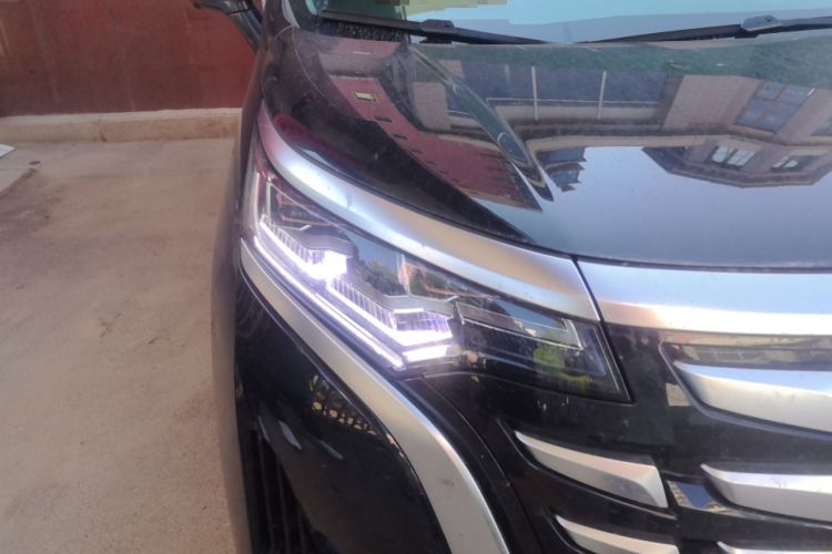 Used Denza D9 2022 DM-i 970 Four-Wheel Drive Prestige Model Right Front Headlight