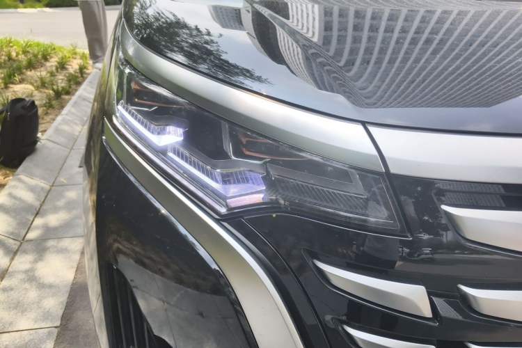 Used Denza D9 2022 DM-i 1040 Prestige Model Right Front Headlight