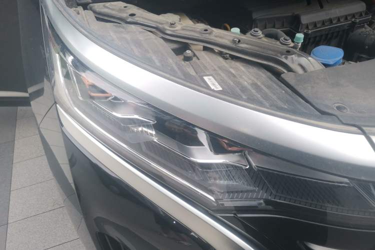 Used Denza D9 2022 DM-i 970 Four-Wheel Drive Prestige Model Right Front Headlight