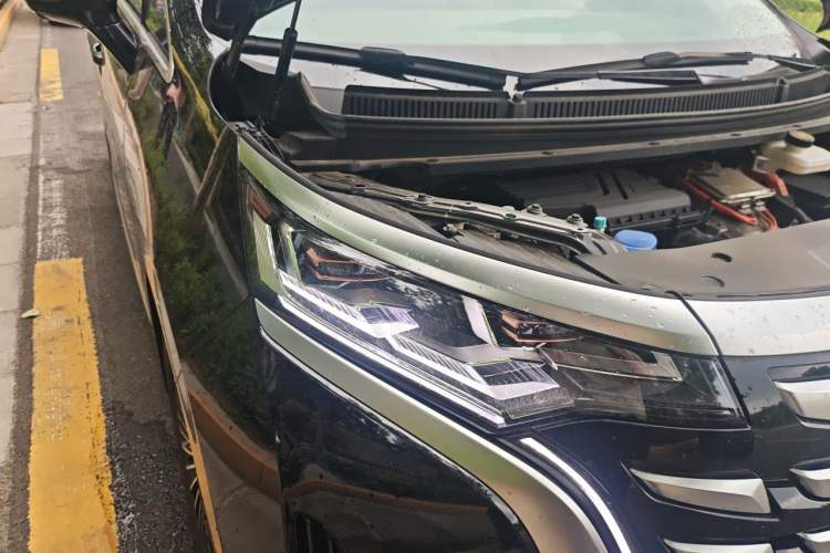 Used Denza D9 2022 DM-i 970 Four-Wheel Drive Prestige Model Right Front Headlight