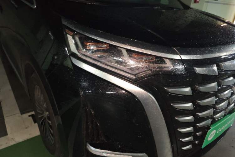 Used Denza D9 2022 DM-i 970 Four-Wheel Drive Prestige Model Right Front Headlight