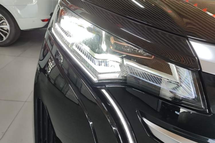 Used Denza D9 2022 DM-i 1040 Prestige Model Right Front Headlight