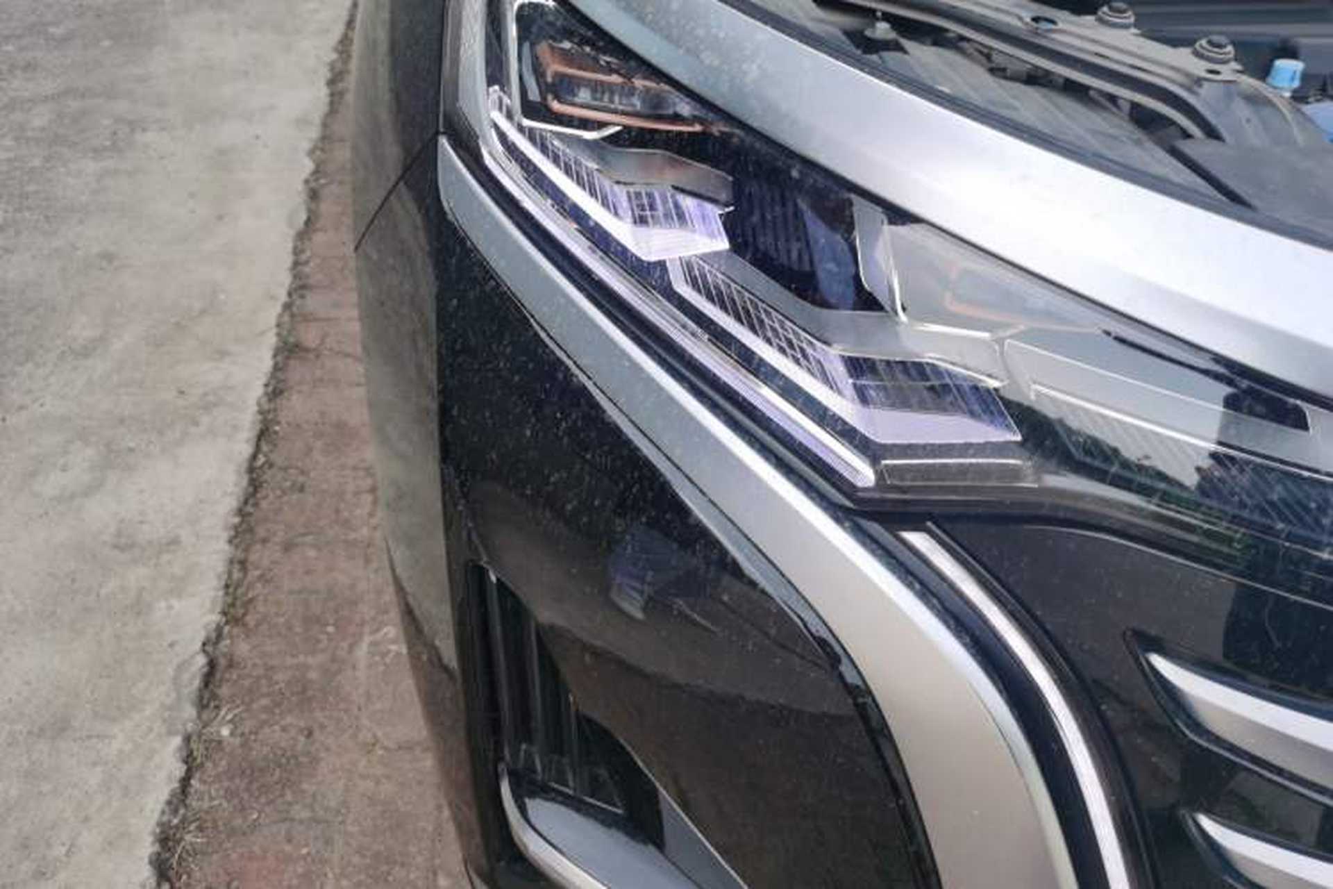 Used Denza D9 2022 DM-i 970 Four-Wheel Drive Flagship Model Right Front Headlight
